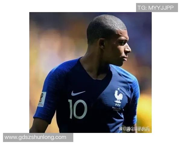 当代足坛巨星风云:梅西、C罗、姆巴佩等新一代球王的崛起与挑战