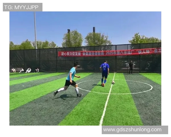 聚焦绿茵场上瞬间定格揭秘球星赛场高光与真实风采 聚焦绿茵场上瞬间定格揭秘球星赛场高光与真实风采